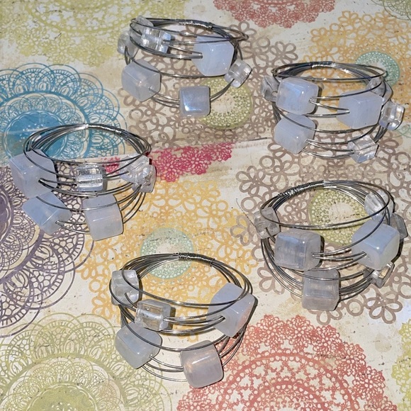 Pier 1 Imports Set of 5 Napkin Rings - Picture 3 of 9